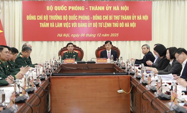 Bí thư Thành ủy Nguyễn Duy Ngọc giữ chức Bí thư Đảng ủy Bộ Tư lệnh Thủ đô Hà Nội- Ảnh 2. Bí thư Thành ủy Nguyễn Duy Ngọc giữ chức Bí thư Đảng ủy Bộ Tư lệnh Thủ đô Hà Nội- Ảnh 2.