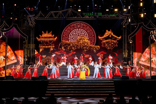 Hà Nội thu hút 327.000 lượt khách tham quan di tích- Ảnh 1. Hà Nội thu hút 327.000 lượt khách tham quan di tích- Ảnh 1.