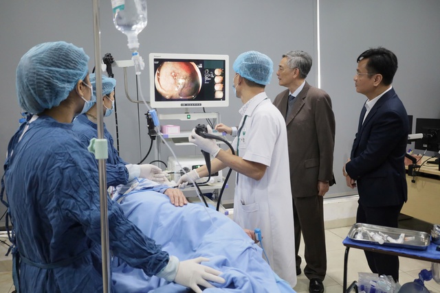 Bệnh viện đa khoa Ba Vì tiếp nhận thiết bị y tế hệ thống nội soi tiêu hóa của Nhật Bản- Ảnh 2. Bệnh viện đa khoa Ba Vì tiếp nhận thiết bị y tế hệ thống nội soi tiêu hóa của Nhật Bản- Ảnh 2.
