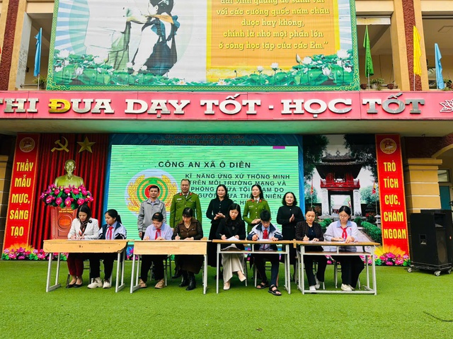 Tập huấn kỹ năng ứng xử thông minh trên mạng cho gần 1.800 học sinh THCS Tân Lập- Ảnh 1.