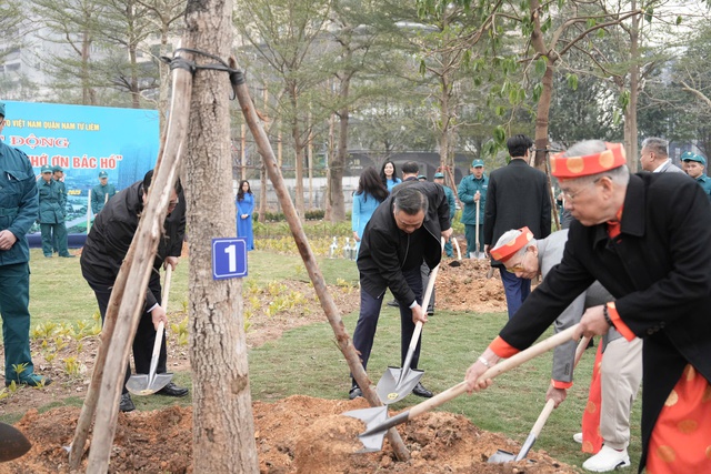 Chủ tịch UBND TP. Hà Nội phát động Tết trồng cây tại Công viên Phùng Khoang- Ảnh 2.