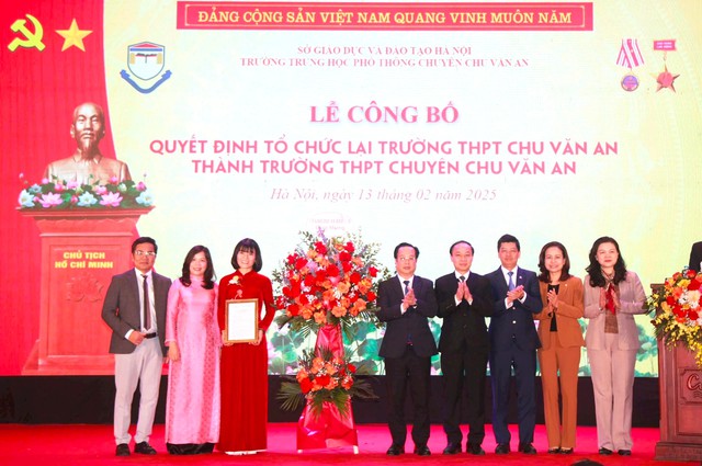 Trường THPT Chu Văn An chính thức trở thành Trường THPT chuyên Chu Văn An- Ảnh 1.