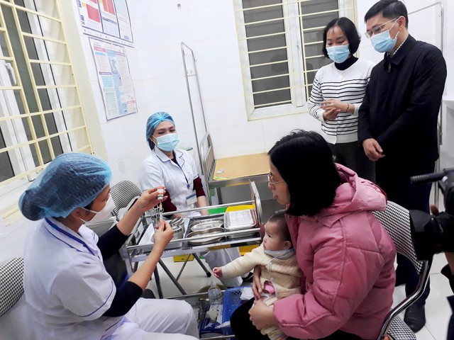 Kiểm tra tiêm vaccine sởi cho trẻ dưới 9 tháng tuổi- Ảnh 1.