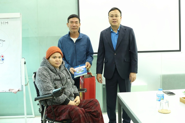 Chăm lo cho nữ đoàn viên khó khăn nhân dịp 8/3- Ảnh 1.