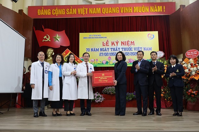 Thăm, tri ân các y bác sĩ nhân dịp kỉ niệm Ngày Thầy thuốc Việt Nam- Ảnh 2. Thăm, tri ân các y bác sĩ nhân dịp kỉ niệm Ngày Thầy thuốc Việt Nam- Ảnh 2.