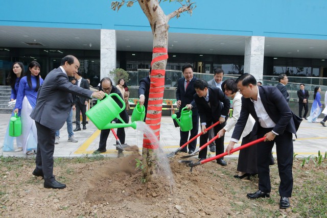 Ngành Y tế Hà Nội phát động 'Tết trồng cây Xuân Ất Tỵ năm 2025'- Ảnh 3.