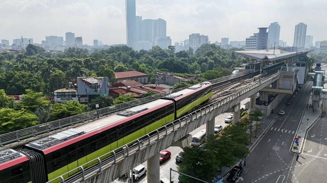 Hà Nội: Gần 75 nghìn hành khách đi tàu điện dịp Tết- Ảnh 1.