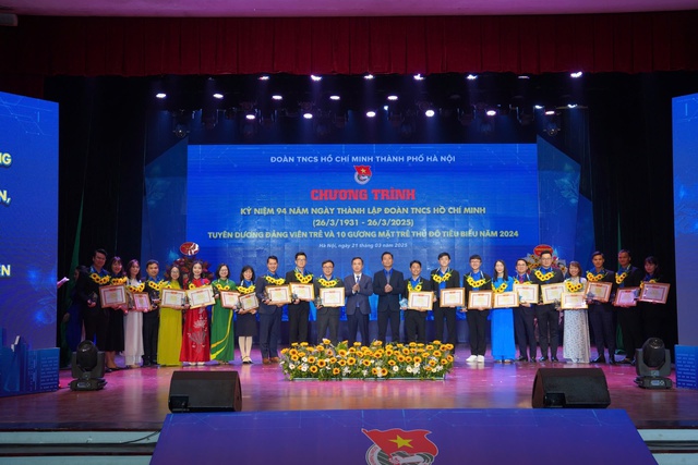 Tuyên dương 91 đảng viên trẻ và 10 gương mặt trẻ Thủ đô tiêu biểu năm 2024- Ảnh 1. Tuyên dương 91 đảng viên trẻ và 10 gương mặt trẻ Thủ đô tiêu biểu năm 2024- Ảnh 1.