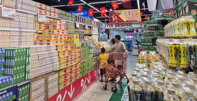 ‘Tung’ khuyến mại, kích cầu tiêu dùng đón đại lễ- Ảnh 1. ‘Tung’ khuyến mại, kích cầu tiêu dùng đón đại lễ- Ảnh 1.