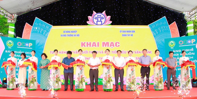 Giới thiệu hàng trăm sản phẩm OCOP đến người tiêu dùng- Ảnh 1. Giới thiệu hàng trăm sản phẩm OCOP đến người tiêu dùng- Ảnh 1.