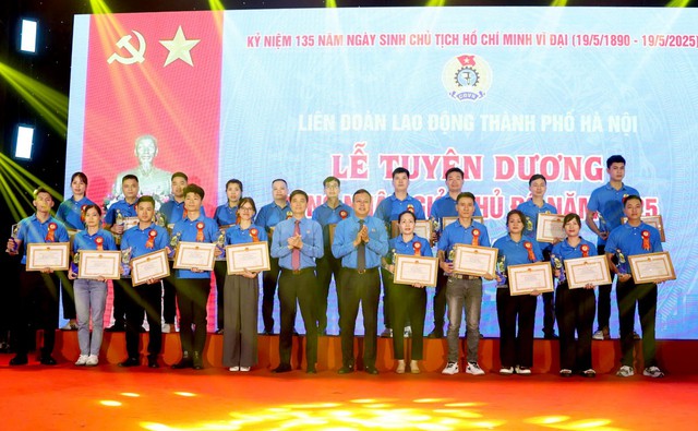 Tuyên dương 100 công nhân giỏi Thủ đô năm 2025- Ảnh 1. Tuyên dương 100 công nhân giỏi Thủ đô năm 2025- Ảnh 1.