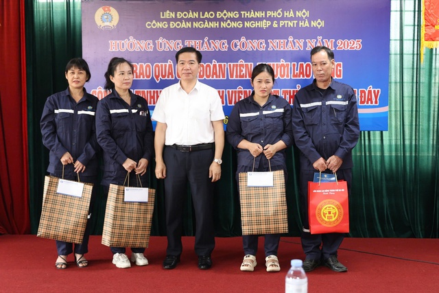 Thăm, tặng quà công nhân bị tai nạn lao động- Ảnh 2. Thăm, tặng quà công nhân bị tai nạn lao động- Ảnh 2.