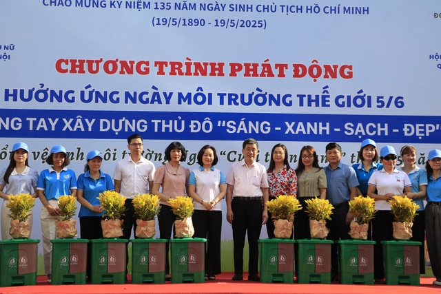 Phụ nữ Thủ đô hưởng ứng Ngày môi trường thế giới- Ảnh 1. Phụ nữ Thủ đô hưởng ứng Ngày môi trường thế giới- Ảnh 1.