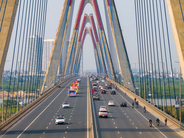 Công an TP. Hà Nội bảo đảm an ninh trật tự phục vụ nhân dân chiêm bái Xá lợi Đức Phật- Ảnh 1. Công an TP. Hà Nội bảo đảm an ninh trật tự phục vụ nhân dân chiêm bái Xá lợi Đức Phật- Ảnh 1.