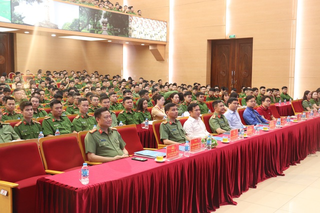 Nâng cao nhận thức cho thế hệ trẻ Công an Thủ đô về vai trò then chốt của KHCN- Ảnh 1. Nâng cao nhận thức cho thế hệ trẻ Công an Thủ đô về vai trò then chốt của KHCN- Ảnh 1.