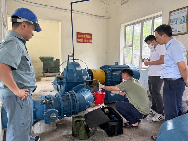 Hà Nội: Kiểm tra, giám sát chất lượng nước sạch sinh hoạt- Ảnh 2. Hà Nội: Kiểm tra, giám sát chất lượng nước sạch sinh hoạt- Ảnh 2.