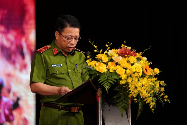 Công diễn vở kịch cảm động về người lính cứu hỏa- Ảnh 1. Công diễn vở kịch cảm động về người lính cứu hỏa- Ảnh 1.