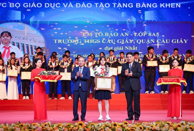 Tuyên dương học sinh giỏi tiêu biểu Thủ đô- Ảnh 5. Tuyên dương học sinh giỏi tiêu biểu Thủ đô- Ảnh 5.