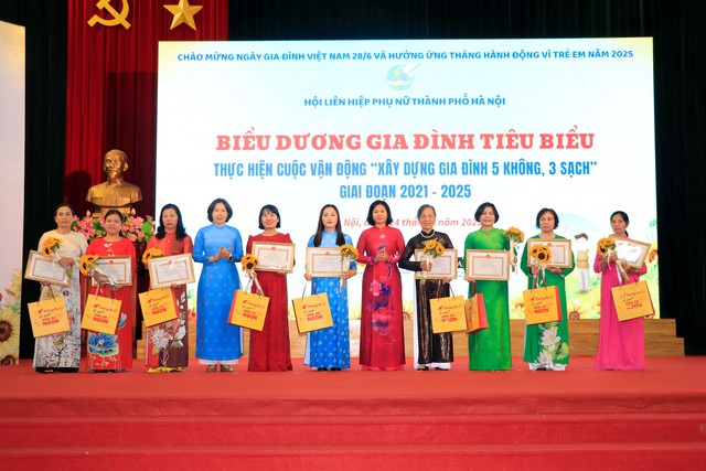 Hưởng ứng Tháng hành động vì trẻ em, xây dựng gia đình tiêu biểu '5 không, 3 sạch'- Ảnh 2. Hưởng ứng Tháng hành động vì trẻ em, xây dựng gia đình tiêu biểu '5 không, 3 sạch'- Ảnh 2.