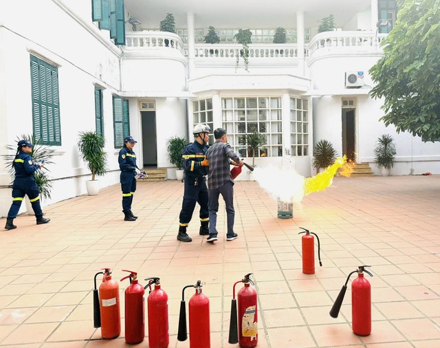 Tăng cường công tác phòng cháy chữa cháy tại trụ sở làm việc- Ảnh 1. Tăng cường công tác phòng cháy chữa cháy tại trụ sở làm việc- Ảnh 1.