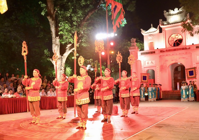 Hà Nội: Ra mắt sản phẩm du lịch tour đêm ‘Tiếng chuông Trấn Vũ’- Ảnh 3. Hà Nội: Ra mắt sản phẩm du lịch tour đêm ‘Tiếng chuông Trấn Vũ’- Ảnh 3.