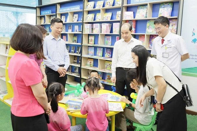 Nhiều hoạt động ý nghĩa dành tặng các bệnh nhi nhân dịp 1/6- Ảnh 3. Nhiều hoạt động ý nghĩa dành tặng các bệnh nhi nhân dịp 1/6- Ảnh 3.