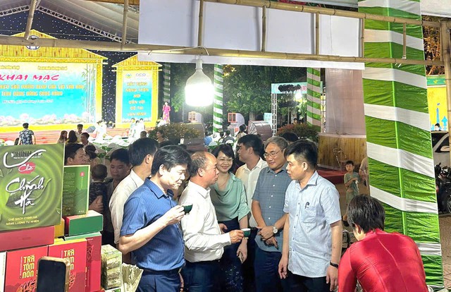 Giới thiệu sản phẩm OCOP gắn với các tỉnh Đồng bằng sông Hồng- Ảnh 1. Giới thiệu sản phẩm OCOP gắn với các tỉnh Đồng bằng sông Hồng- Ảnh 1.