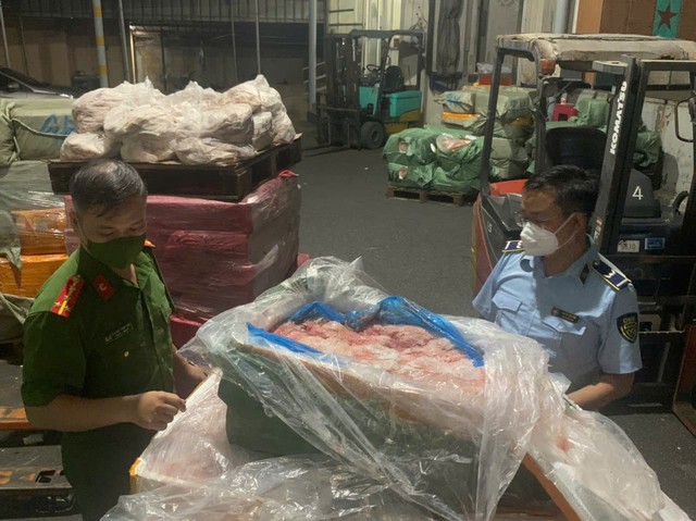 Chung tay ngăn chặn thực phẩm ‘bẩn’- Ảnh 1. Chung tay ngăn chặn thực phẩm ‘bẩn’- Ảnh 1.