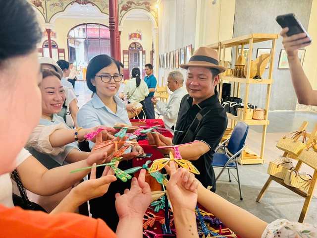 Nâng cao chất lượng dịch vụ và kết nối điểm đến du lịch trên quận Hoàn Kiếm- Ảnh 1. Nâng cao chất lượng dịch vụ và kết nối điểm đến du lịch trên quận Hoàn Kiếm- Ảnh 1.