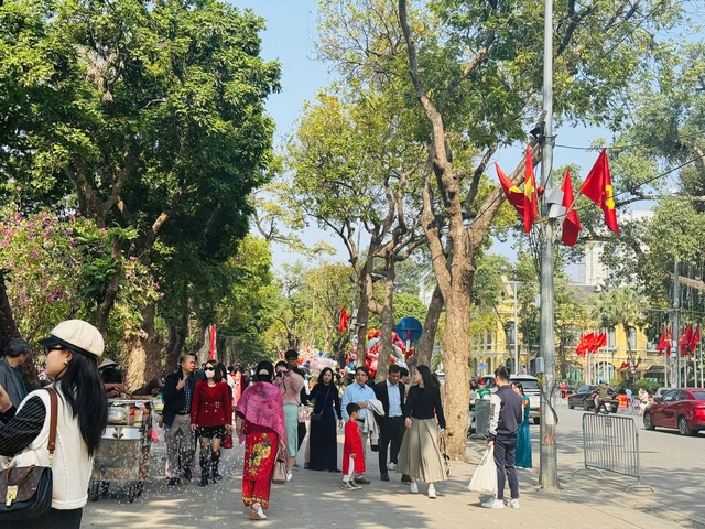Phát huy các giá trị văn hóa trong phát triển du lịch trên quận Hoàn Kiếm - Ảnh 3. Phát huy các giá trị văn hóa trong phát triển du lịch trên quận Hoàn Kiếm - Ảnh 3.