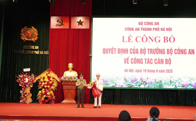 Đại tá Nguyễn Đức Long giữ chức vụ Phó Giám đốc Công an Hà Nội- Ảnh 1. Đại tá Nguyễn Đức Long giữ chức vụ Phó Giám đốc Công an Hà Nội- Ảnh 1.