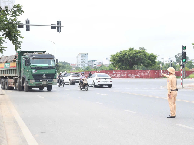 Tăng cường kiểm tra, xử lý xe chở hàng quá tải- Ảnh 1. Tăng cường kiểm tra, xử lý xe chở hàng quá tải- Ảnh 1.