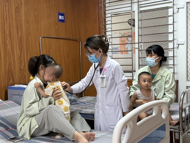 Nhiều người nhập viện do say nắng, suy nhược cơ thể- Ảnh 1. Nhiều người nhập viện do say nắng, suy nhược cơ thể- Ảnh 1.