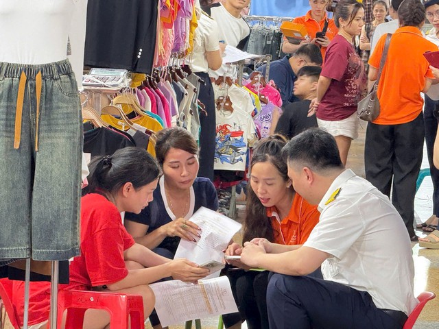 Áp dụng hóa đơn điện tử: Tạo môi trường kinh doanh công bằng, minh bạch- Ảnh 1. Áp dụng hóa đơn điện tử: Tạo môi trường kinh doanh công bằng, minh bạch- Ảnh 1.