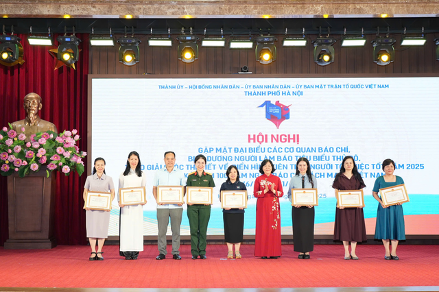 Báo chí luôn đồng hành cùng với sự phát triển của Thủ đô- Ảnh 3. Báo chí luôn đồng hành cùng với sự phát triển của Thủ đô- Ảnh 3.