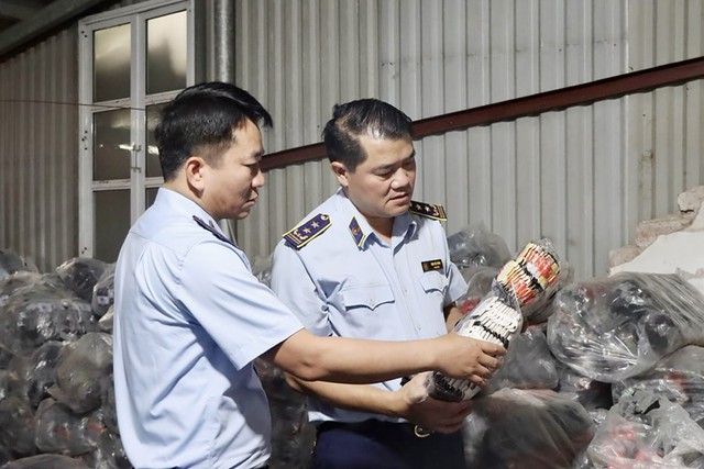 Mạnh tay chống hàng giả, lành mạnh hóa thị trường tiêu dùng- Ảnh 1. Mạnh tay chống hàng giả, lành mạnh hóa thị trường tiêu dùng- Ảnh 1.