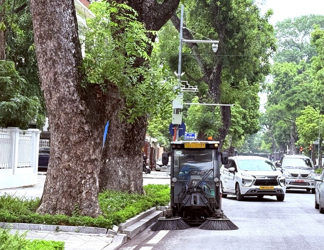 Hà Nội tăng tốc vì một Thủ đô ‘Sáng - Xanh - Sạch - Đẹp’- Ảnh 1. Hà Nội tăng tốc vì một Thủ đô ‘Sáng - Xanh - Sạch - Đẹp’- Ảnh 1.