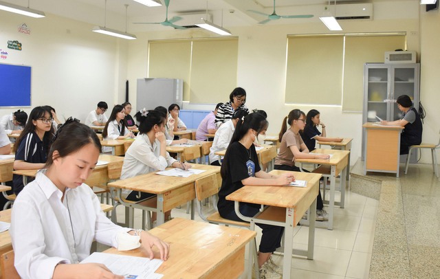 Hơn 124.000 thí sinh Hà Nội sẵn sàng bước vào kỳ thi tốt nghiệp THPT - Ảnh 2. Hơn 124.000 thí sinh Hà Nội sẵn sàng bước vào kỳ thi tốt nghiệp THPT - Ảnh 2.