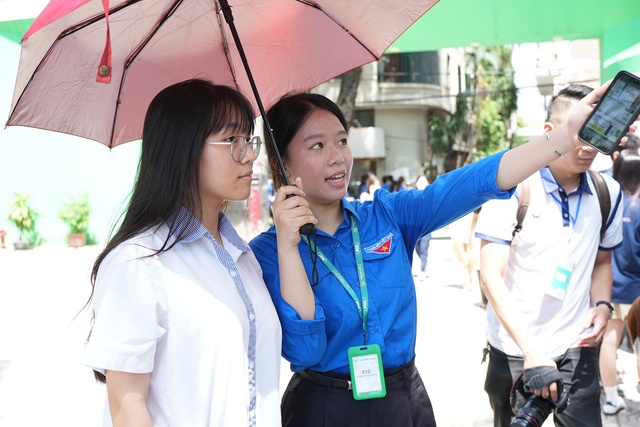Hơn 124.000 thí sinh Hà Nội sẵn sàng bước vào kỳ thi tốt nghiệp THPT - Ảnh 3. Hơn 124.000 thí sinh Hà Nội sẵn sàng bước vào kỳ thi tốt nghiệp THPT - Ảnh 3.