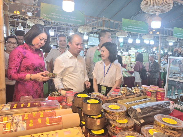 Hàng nghìn sản phẩm có mặt tại Festival Nông sản Hà Nội lần thứ 4- Ảnh 3. Hàng nghìn sản phẩm có mặt tại Festival Nông sản Hà Nội lần thứ 4- Ảnh 3.