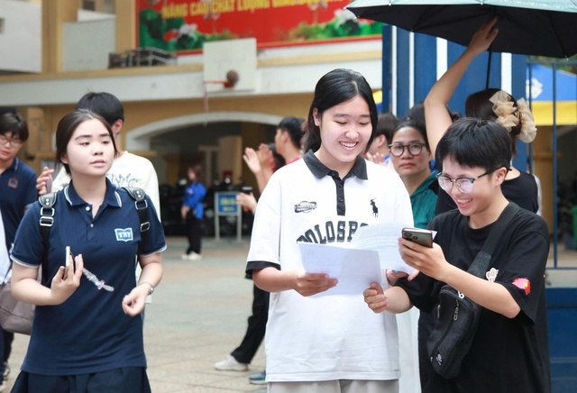 Hà Nội: Môn thi Ngữ văn diễn ra nghiêm túc, đúng quy chế- Ảnh 3. Hà Nội: Môn thi Ngữ văn diễn ra nghiêm túc, đúng quy chế- Ảnh 3.
