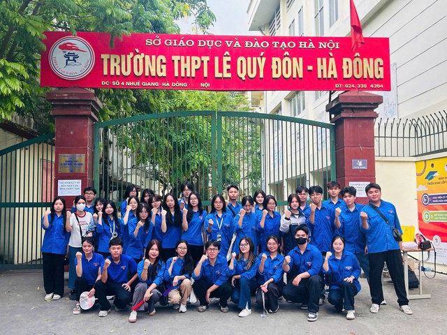 Thanh niên tình nguyện Thủ đô đồng hành cùng sĩ tử trong Kỳ thi tốt nghiệp THPT 2025- Ảnh 10. Thanh niên tình nguyện Thủ đô đồng hành cùng sĩ tử trong Kỳ thi tốt nghiệp THPT 2025- Ảnh 10.