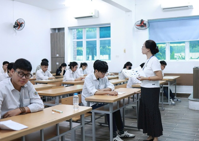 Hà Nội: Các điểm thi tốt nghiệp THPT chuẩn bị chu đáo cho thí sinh- Ảnh 1. Hà Nội: Các điểm thi tốt nghiệp THPT chuẩn bị chu đáo cho thí sinh- Ảnh 1.