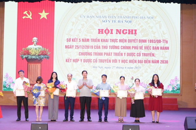 Phát huy vai trò của y học cổ truyền trong chăm sóc sức khỏe nhân dân- Ảnh 2. Phát huy vai trò của y học cổ truyền trong chăm sóc sức khỏe nhân dân- Ảnh 2.