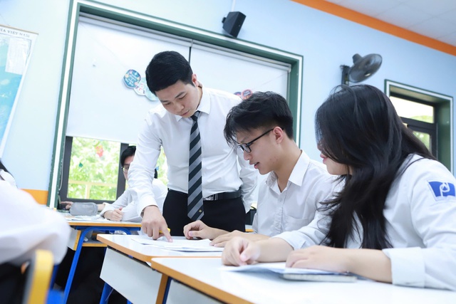 Tăng tốc ôn luyện - thầy trò Thủ đô sẵn sàng trước kỳ thi tốt nghiệp THPT 2025- Ảnh 1.