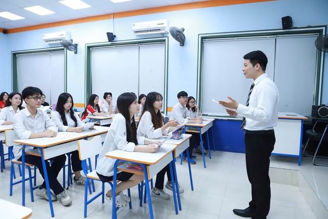 Tăng tốc ôn luyện - thầy trò Thủ đô sẵn sàng trước kỳ thi tốt nghiệp THPT 2025- Ảnh 2.
