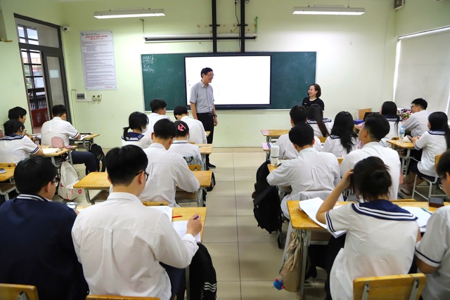 Tăng tốc ôn luyện - thầy trò Thủ đô sẵn sàng trước kỳ thi tốt nghiệp THPT 2025- Ảnh 5.