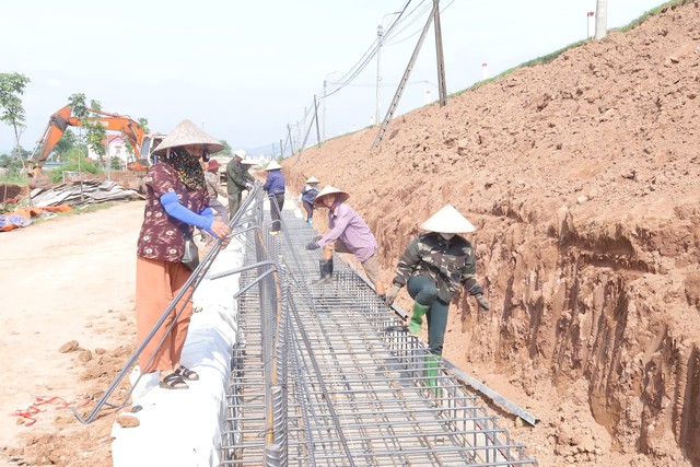 Đẩy nhanh tiến độ các công trình, bảo đảm an toàn đê điều mùa mưa bão- Ảnh 2. Đẩy nhanh tiến độ các công trình, bảo đảm an toàn đê điều mùa mưa bão- Ảnh 2.