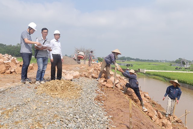Đẩy nhanh tiến độ các công trình, bảo đảm an toàn đê điều mùa mưa bão- Ảnh 1. Đẩy nhanh tiến độ các công trình, bảo đảm an toàn đê điều mùa mưa bão- Ảnh 1.