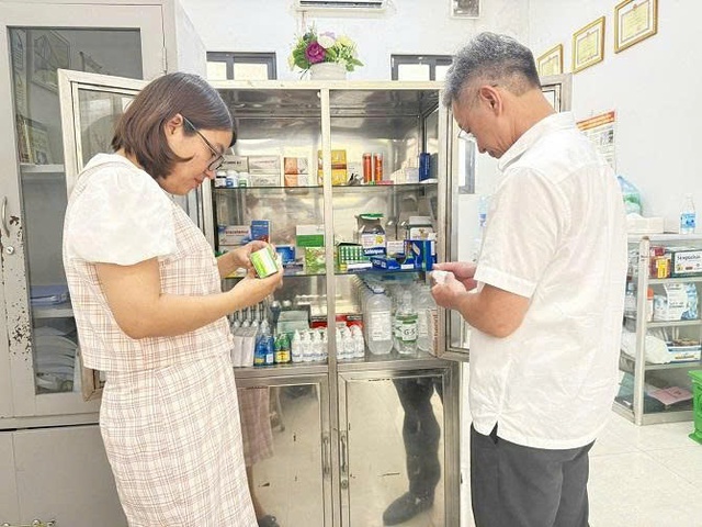Kiểm tra, giám sát y tế cho kỳ thi vào lớp 10 và thi tốt nghiệp THPT- Ảnh 4. Kiểm tra, giám sát y tế cho kỳ thi vào lớp 10 và thi tốt nghiệp THPT- Ảnh 4.